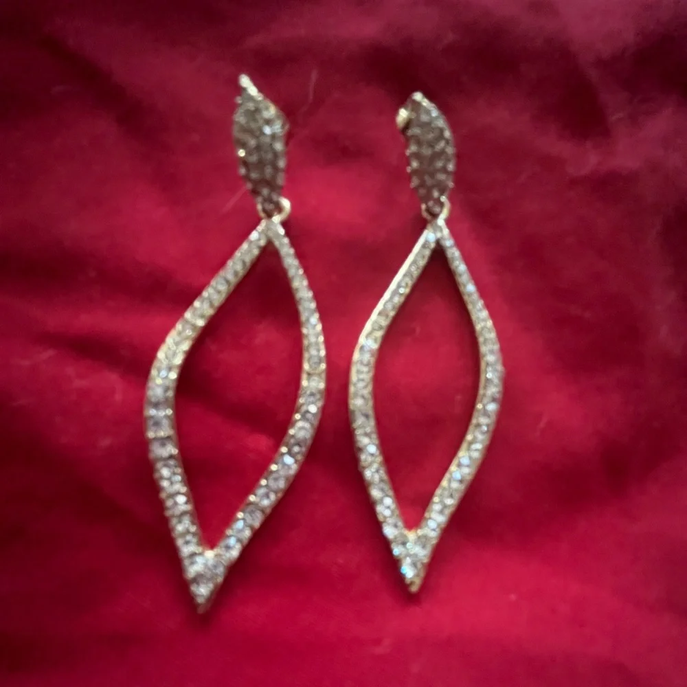 Gold Cubic Zirconia Diamond Shape Pierced Earrings NWT Prom Special Occasion - Picture 1 of 2